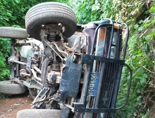 Carro volcado en Juayua 2