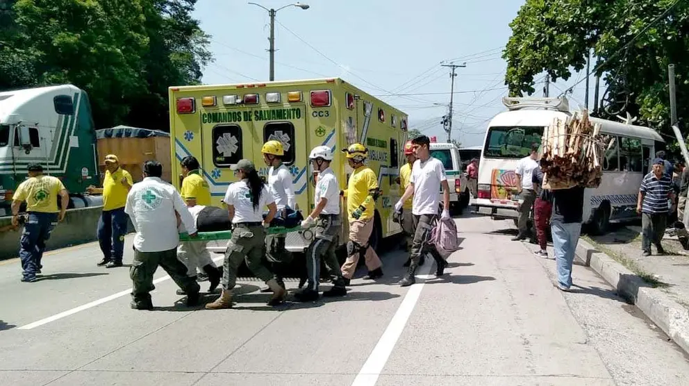 Microbús accidentado de la ruta 38-F 2