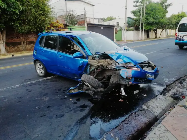 Ebrio en la Juan Pablo II