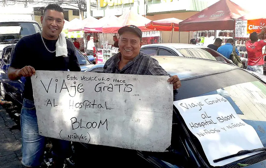 Taxista que llevan gratis a niños enfermos al Bloom 2