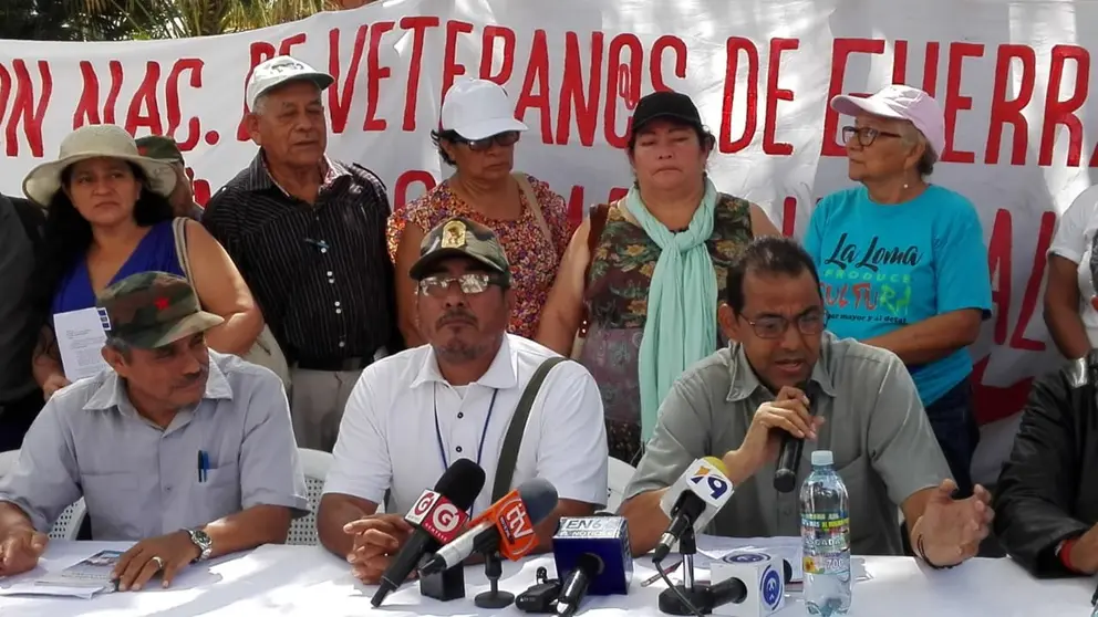 Veterenos y el FMLN