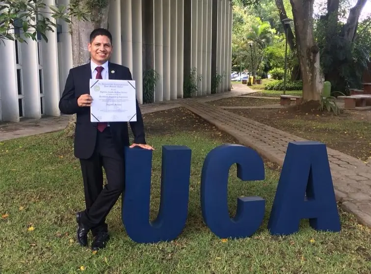 Ingeniero de la UCA