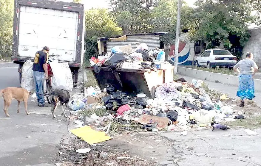 Basural en Apopa