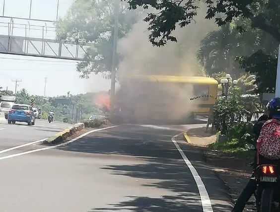 Incendio de buseta