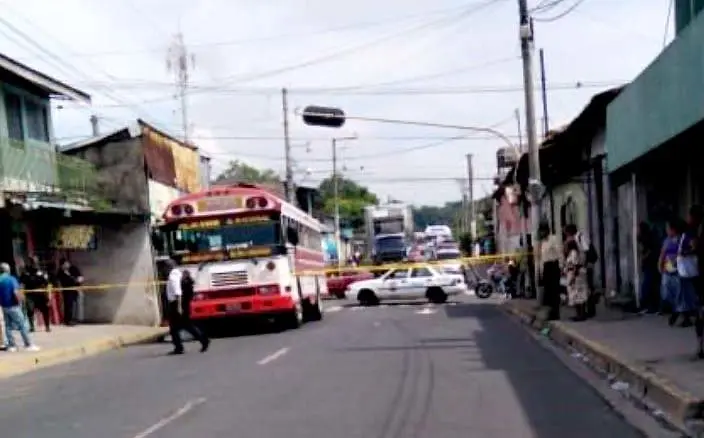 Bus ruta 2-C arrolla a una mujer