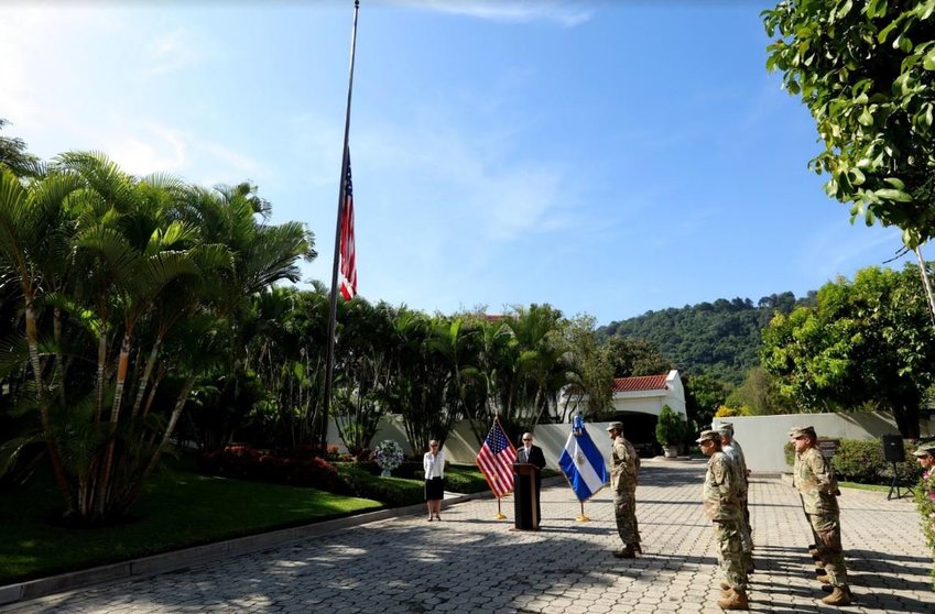 Conmemoración en embajada