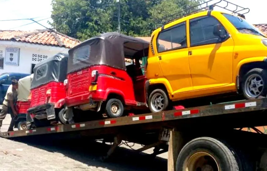 Mototaxis decomisadas en Anamoros 2