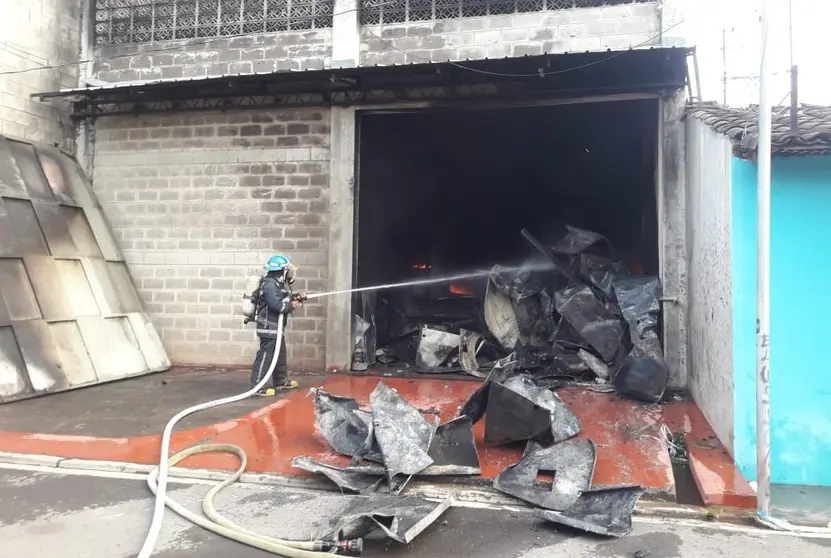 Incendio en bodega de Numan Salgado