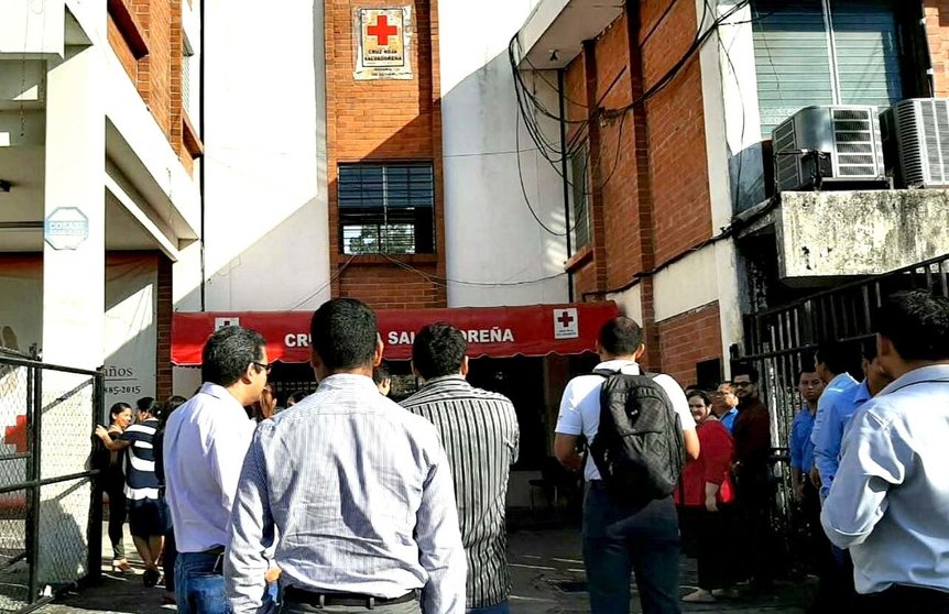 Evacúan edificio de Cruz Roja