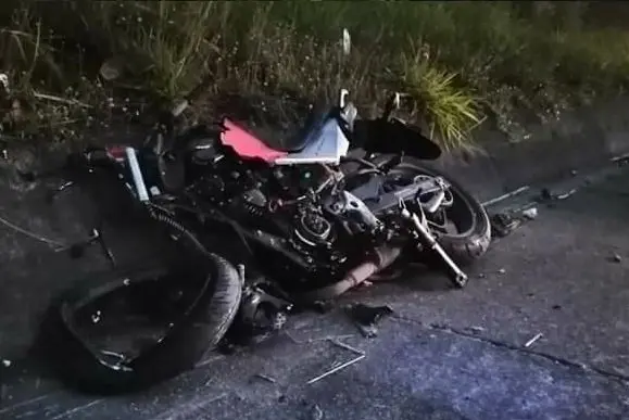 Motociclista arrollado en carretera de oro