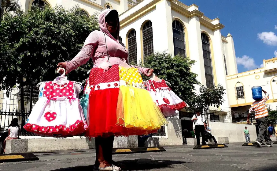 Silvia Velásquez la vendedora de vestiditos