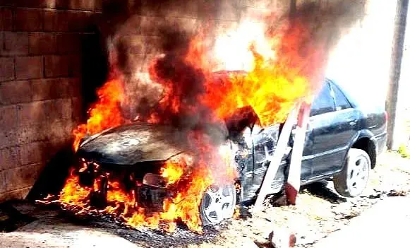 carro incendiado 3