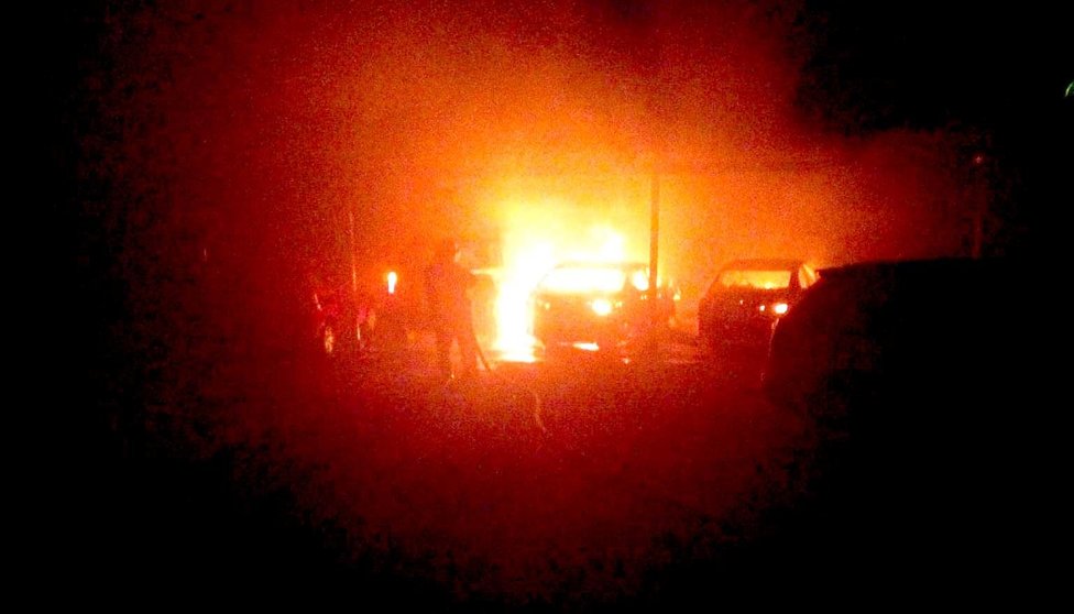 Cuatro vehículos incendiados en taller de Santa Ana 3