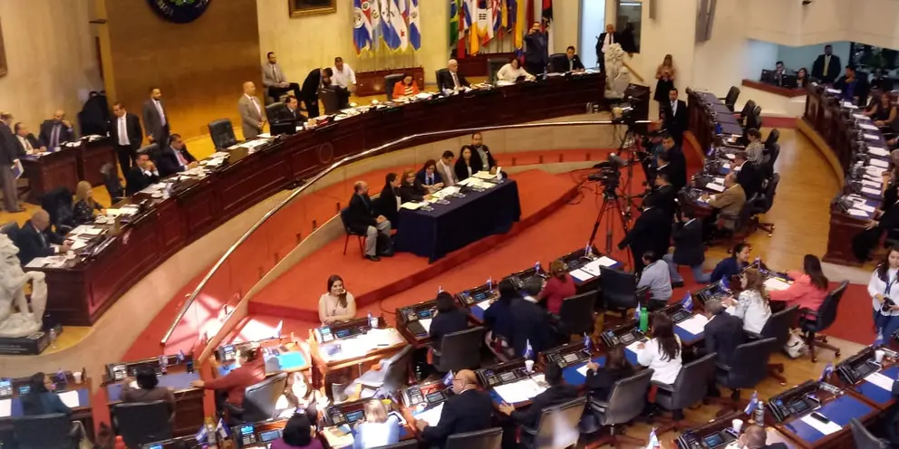 Ministra de Salud en Asamblea