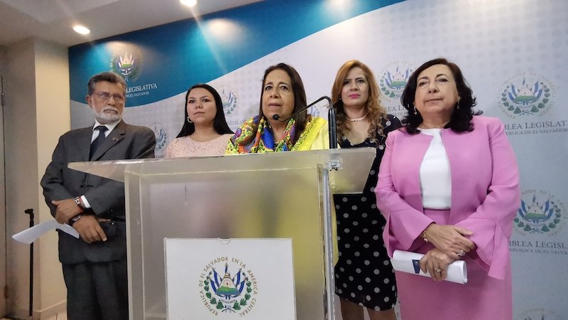 Nidia Díaz pide interpelacion
