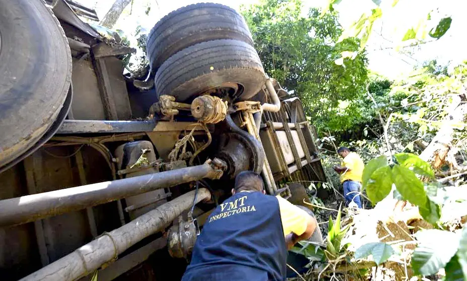 Bus de la ruta 261 accidentado en La Libertad 2