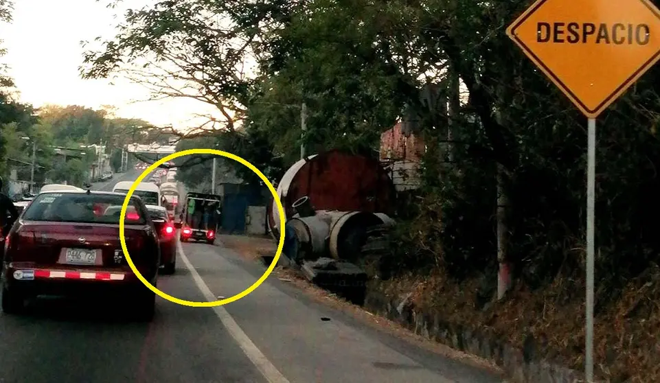 Denuncia a motoristas por hacer uso del carril de emergencia 1