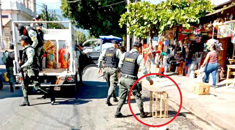 Retiran objetos con los que reservan espacio en Santa Tecla 1