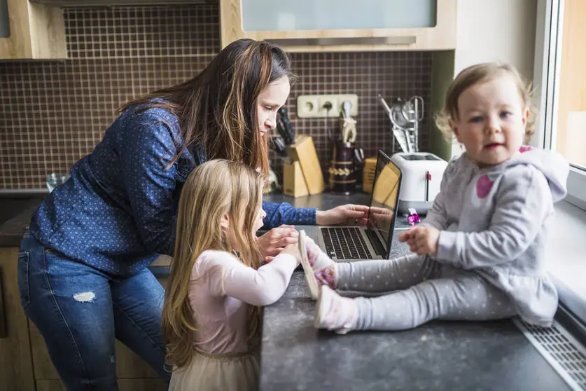 teletrabajo empleo padres niños