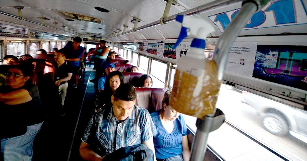 Buses y microbuses con pasajeros sentados 1