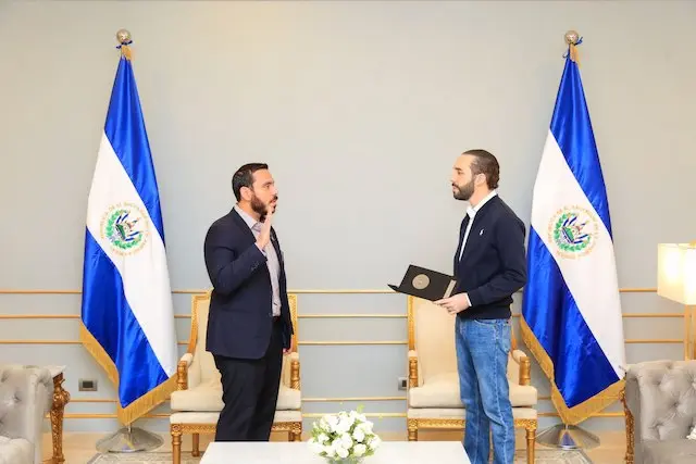 Bukele juramenta a Alabí
