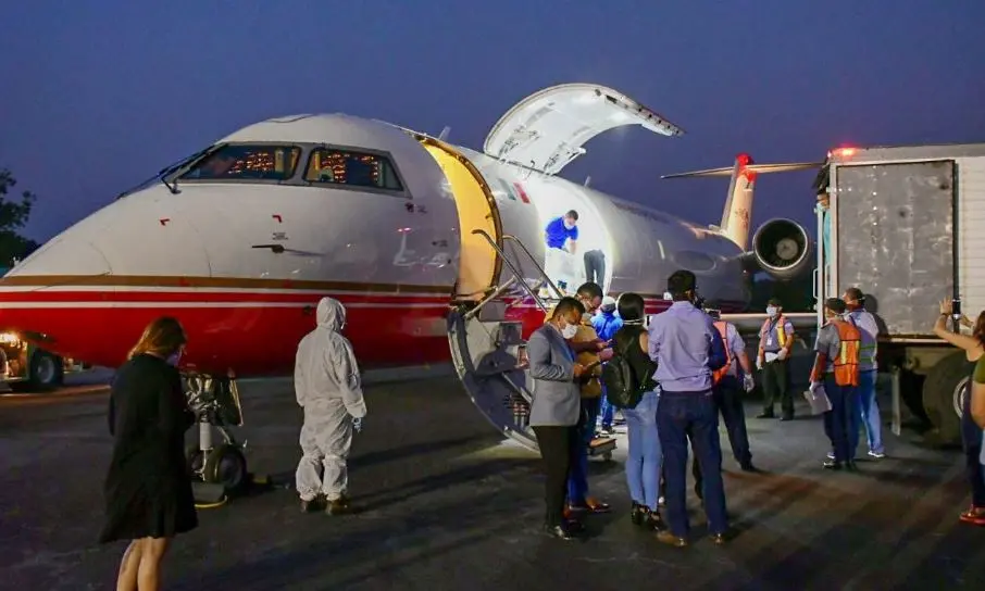 Avion con mascarillas