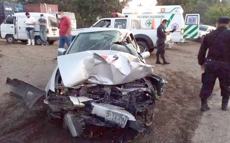 Dos lesionados en triple choque en La Libertad