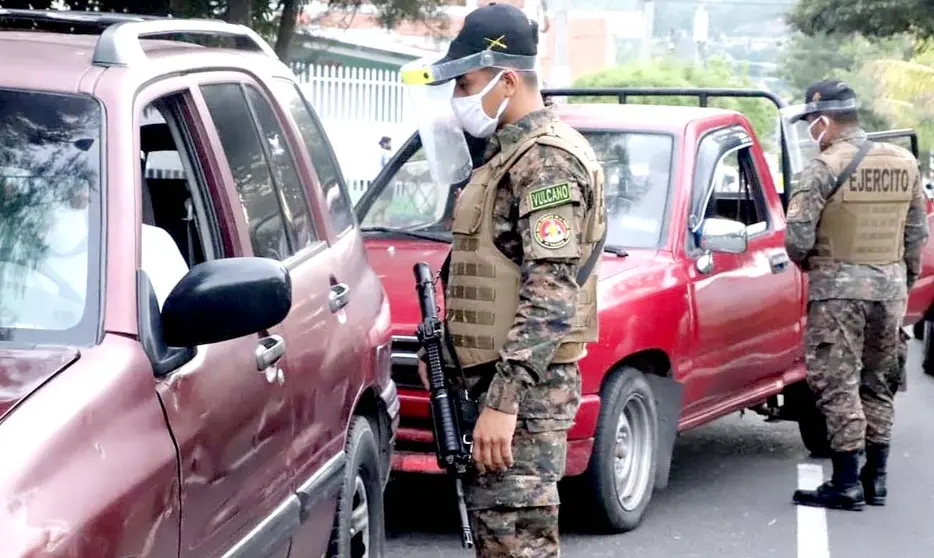 Militares en carreteras Fuerza Armada 2