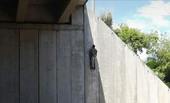 Colgado en puente