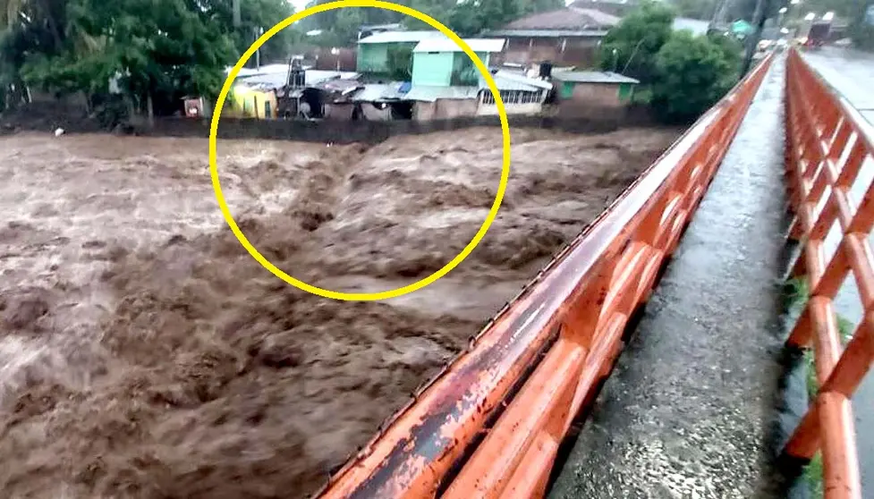 Viviendas junto al río Chilama Puerto de La Libertad 2