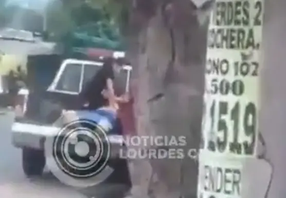 Policía trasladado en patrulla