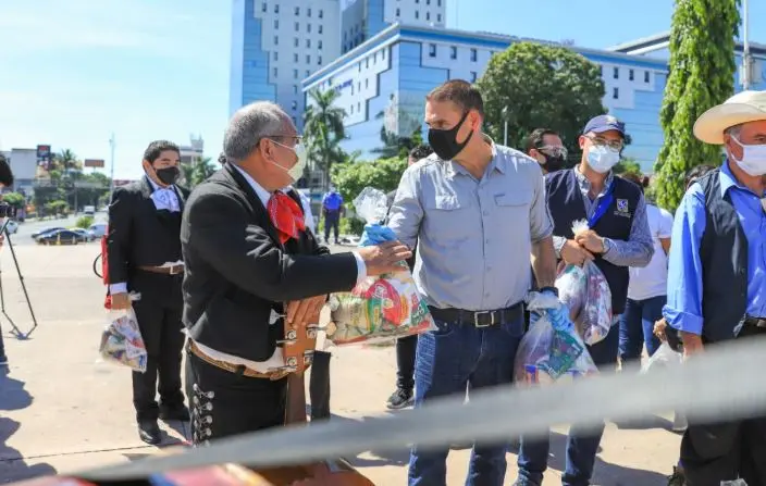 Víveres a mariachis