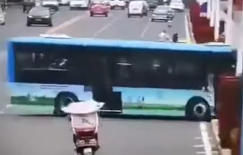 Bus en lago de China