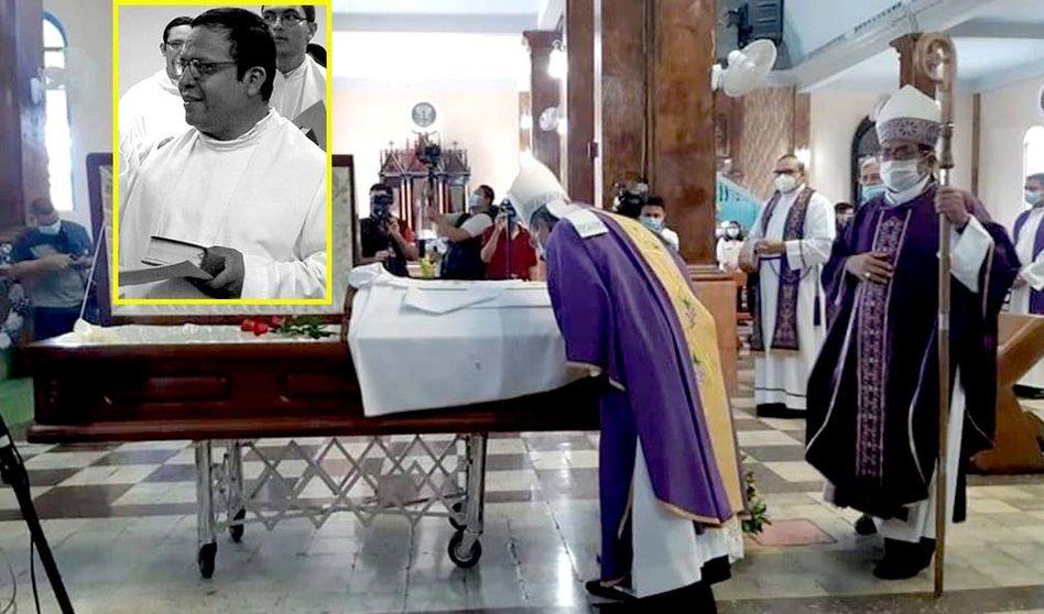 Actos fúnebres del padre Ricardo Cortez encontrado quien fue asesinado Foto 2 tomada de la Diocecis de Zacatecoluca