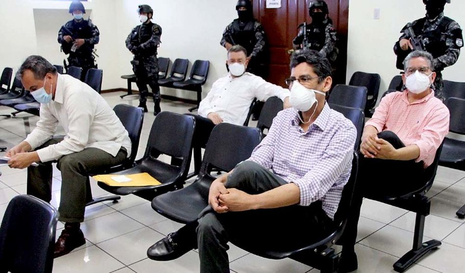 David Munguía Payés Atilio Beníntez y Gustavo López Davidson en tribunales Foto tomada de Centros Judiciales de San Salvador