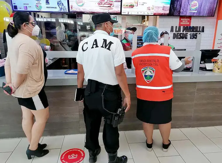 CAM verifican que se cumplan normas sanitarias en Metrocentro Foto tomada de la alcaldía de Sonsonate 1