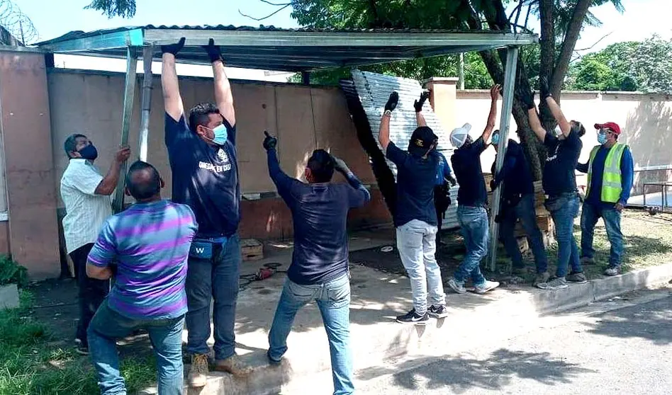 Champas de ventas informales en aceras Foto tomada de la alcaldía de Colón 1