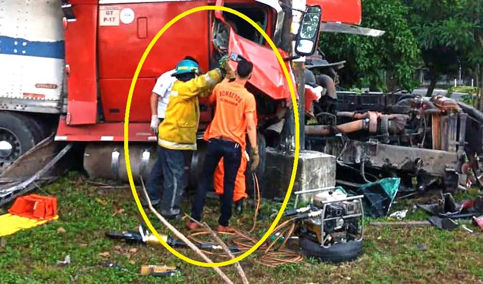 Rastra se estrella contra una valla en San Miguel Foto Bomberos 1