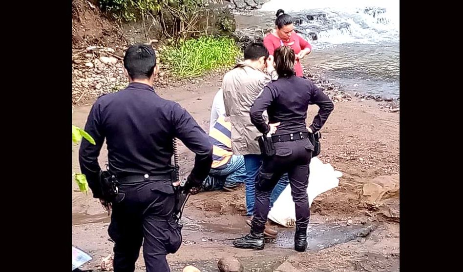Hombre muere arrasyrado por un río en Meanguera Morazán Foto tomada de Noticiero TVM