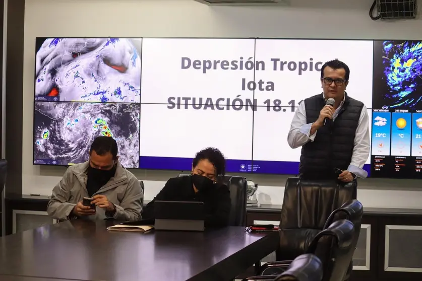 Fernando López en el observatorio del Marn