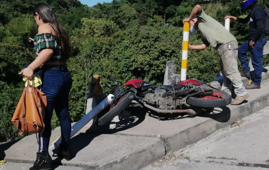 Motociclista fallecido