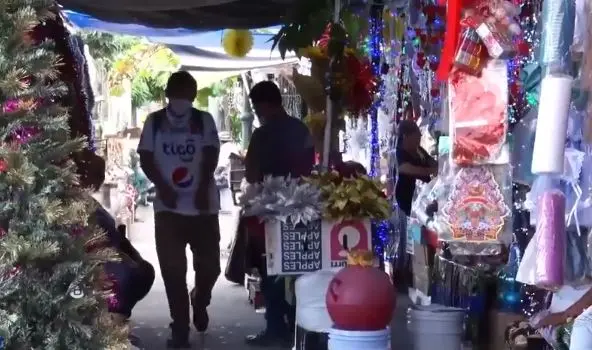 Vendedores en calle Arce