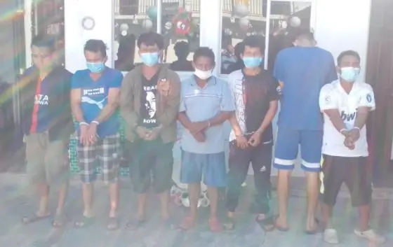 Ordenan la detención contra siete