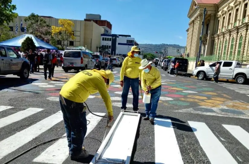 Señalización en centro de San Salvador