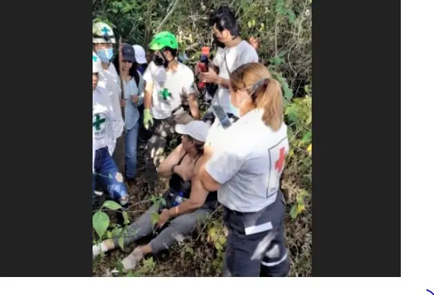 Once turistas en volcán de San Salvador