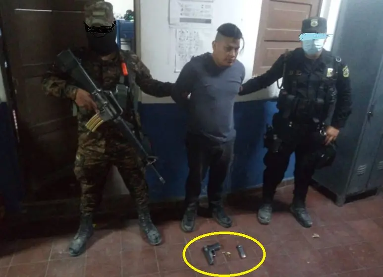 Detenido con pistola de la Policía