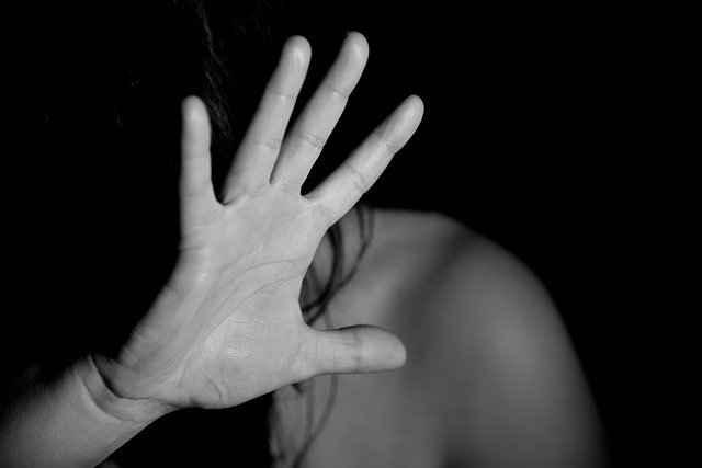 mujer violencia abuso pixabay