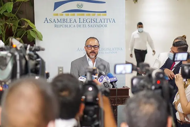 Ernesto Castro Asamblea 3