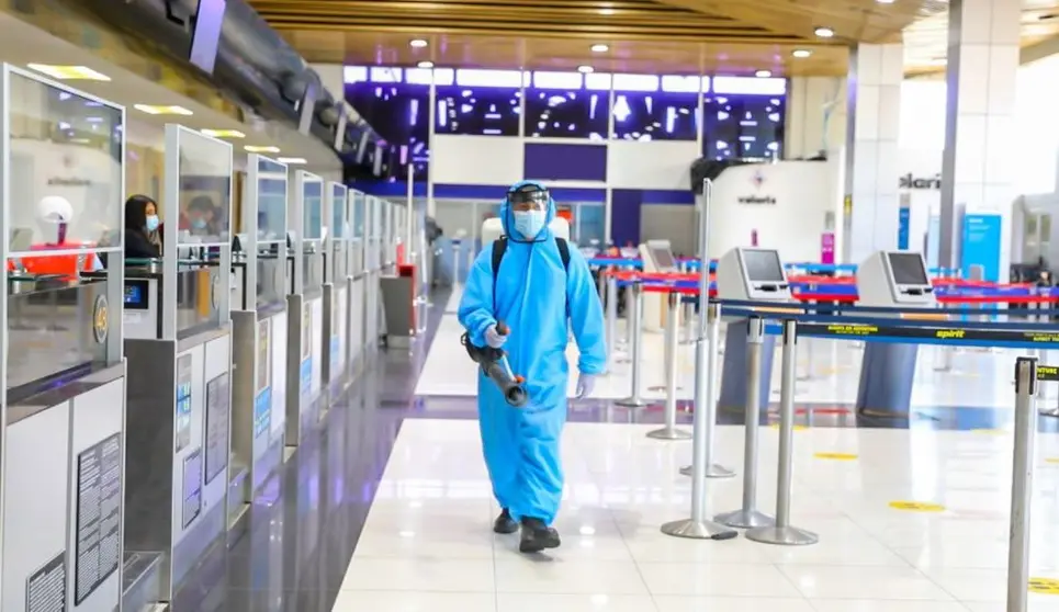 Desinfección en aeropuerto