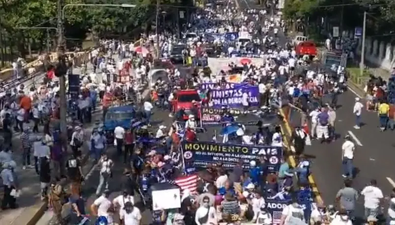 Organizaciones sociales marchan